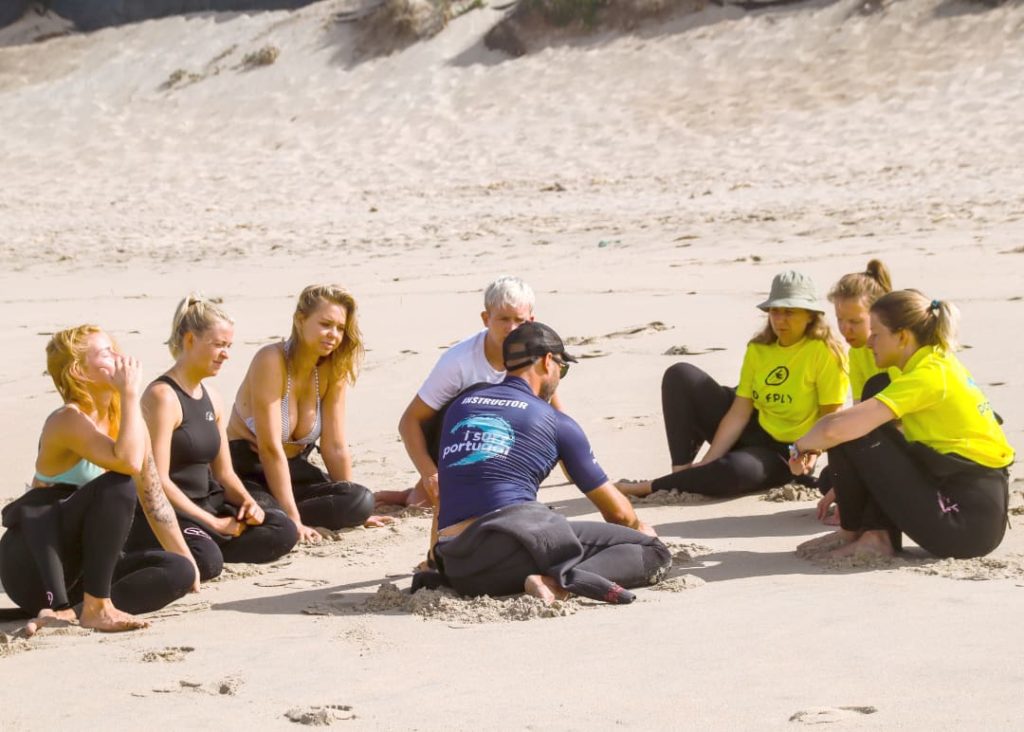 Aulas de surf de grupo team building festas